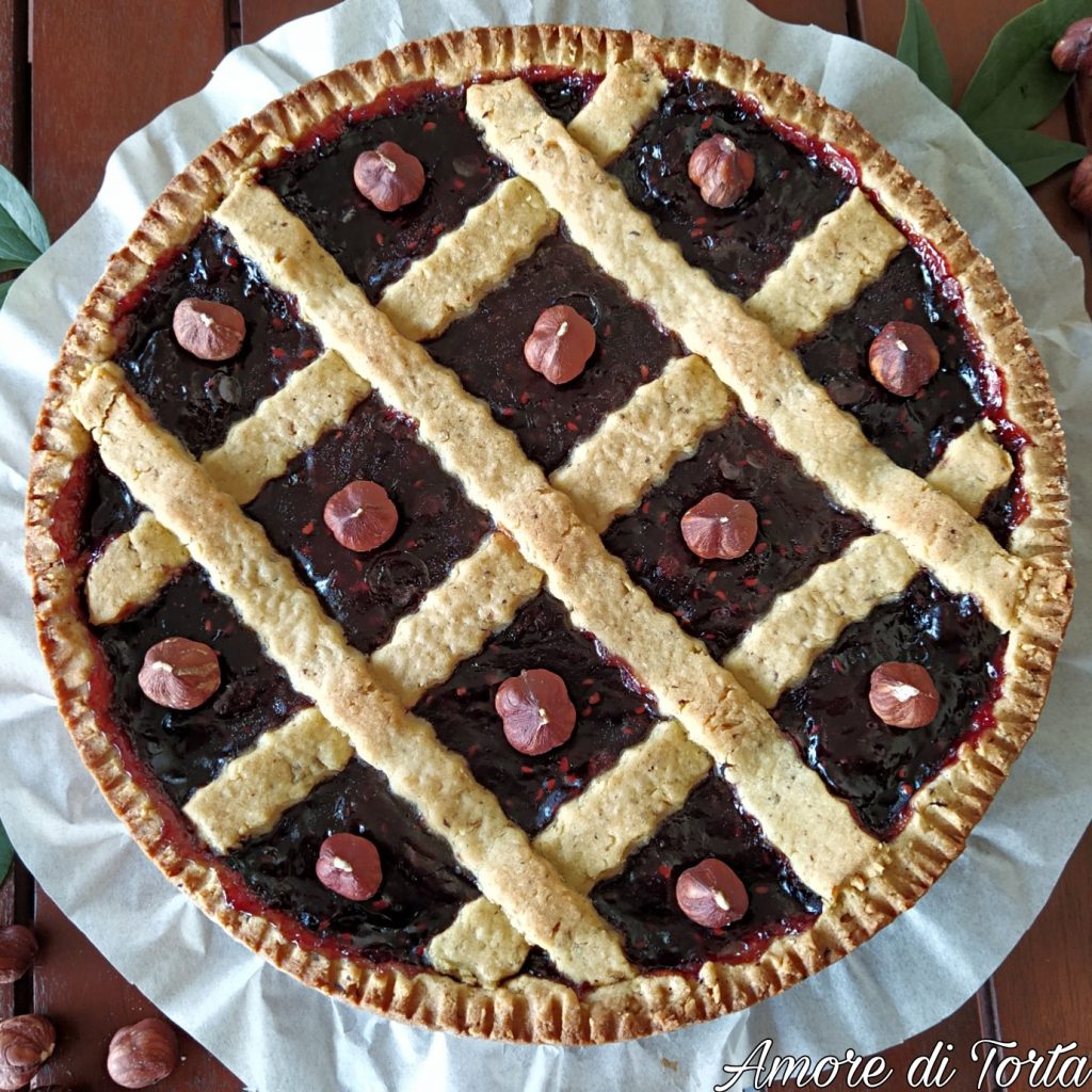 Crostata con Frolla alle Nocciole e Marmellata ai Frutti di Bosco