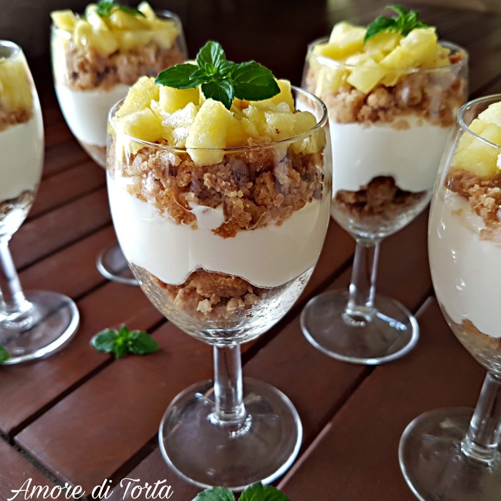 Bicchierini all'ananas e yogurt