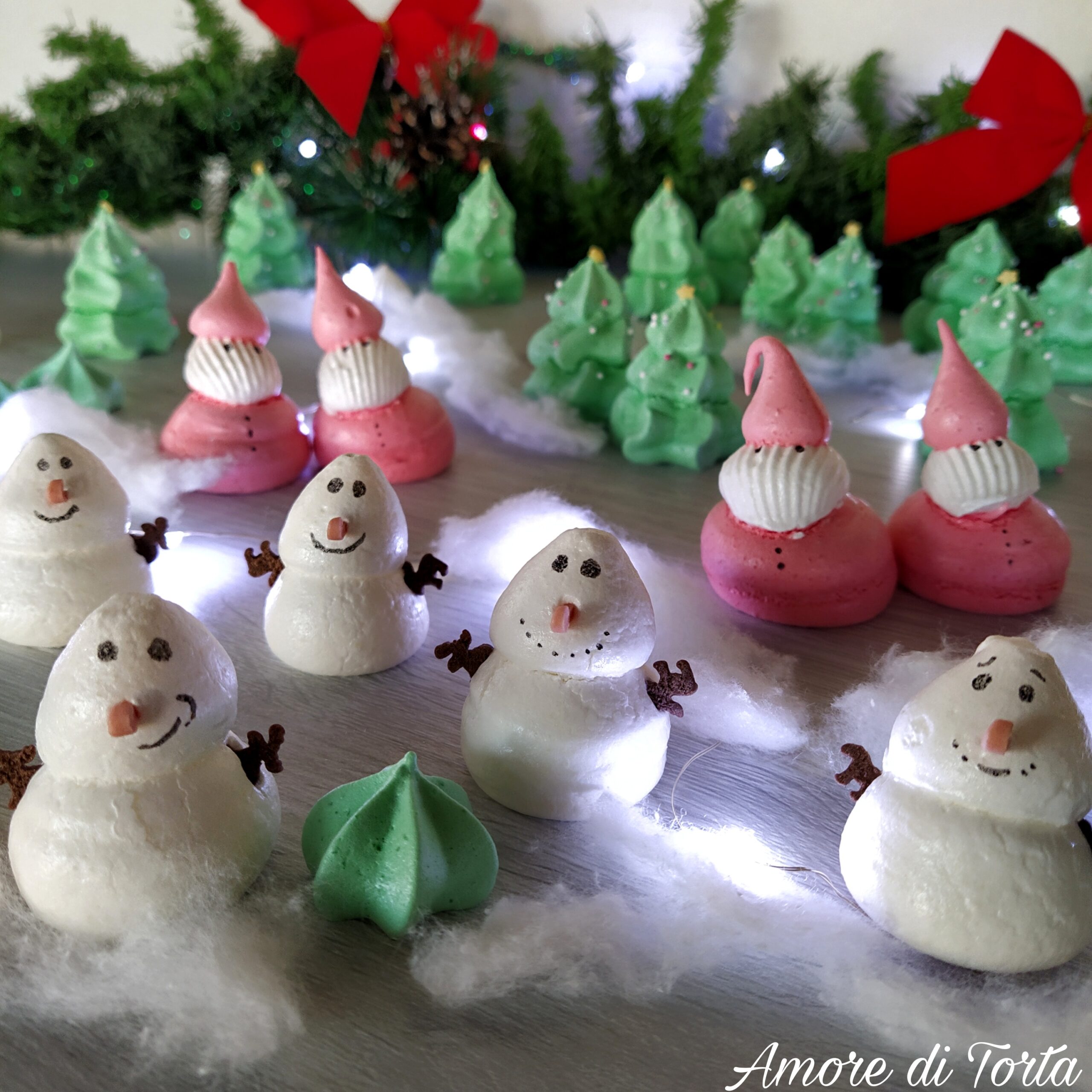 Zuccherini colorati a forma di albero di natale.